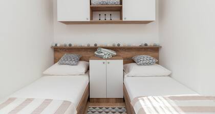 Mobile Home Sea Lion