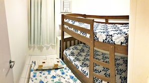 2 quartos, ferros/tábuas de passar roupa, Wi-Fi, roupa de cama
