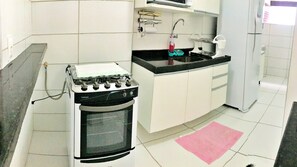 Geladeira, micro-ondas, cooktop, liquidificador