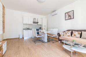 Apartment (A1) | Dining