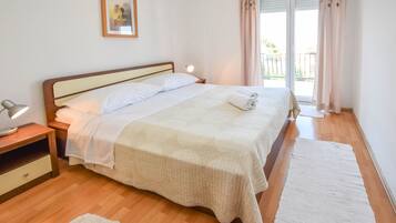 Apartment (A2) | Free WiFi, bed sheets