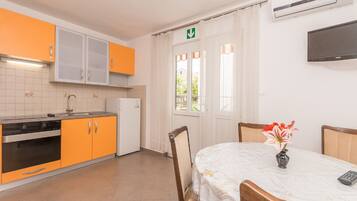 Apartment (A1) | Eigene Küche | Kühlschrank, Herdplatte