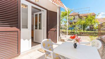 Apartment (A1) | Balkon