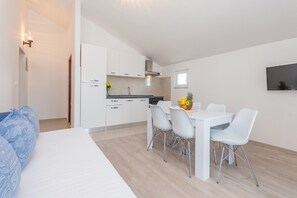 2 bedrooms, free WiFi, bed sheets - Apartment Lucija (Biograd na Moru)