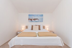 2 室のベッドルーム、WiFi (無料)、ベッドシーツ