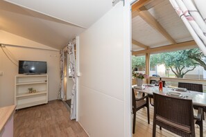 House | Interior - Mobile Home Pecten 01 (Pakostane)