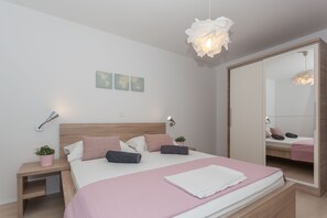 4 bedrooms, in-room safe, free WiFi, bed sheets - Apartments Turritella (Biograd na Moru)