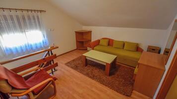 Apartment (A4) | 4 bedrooms, free WiFi, bed sheets