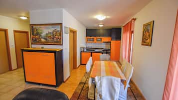 Apartment (A3) | Dining