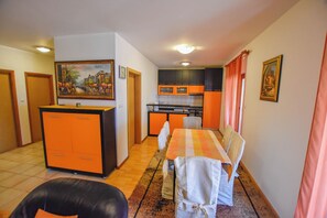 Apartment (A3) | Dining