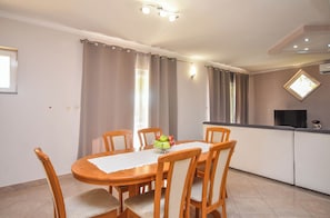 Apartment (A3) | Dining