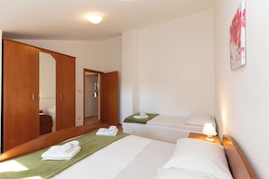 Room - Apartments Svarog (Biograd)