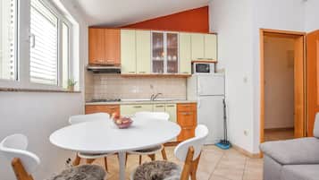 Apartment (A1) | Dining