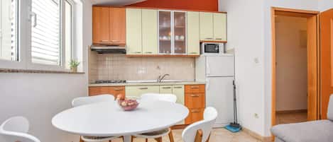 Apartment (A1) | Dining