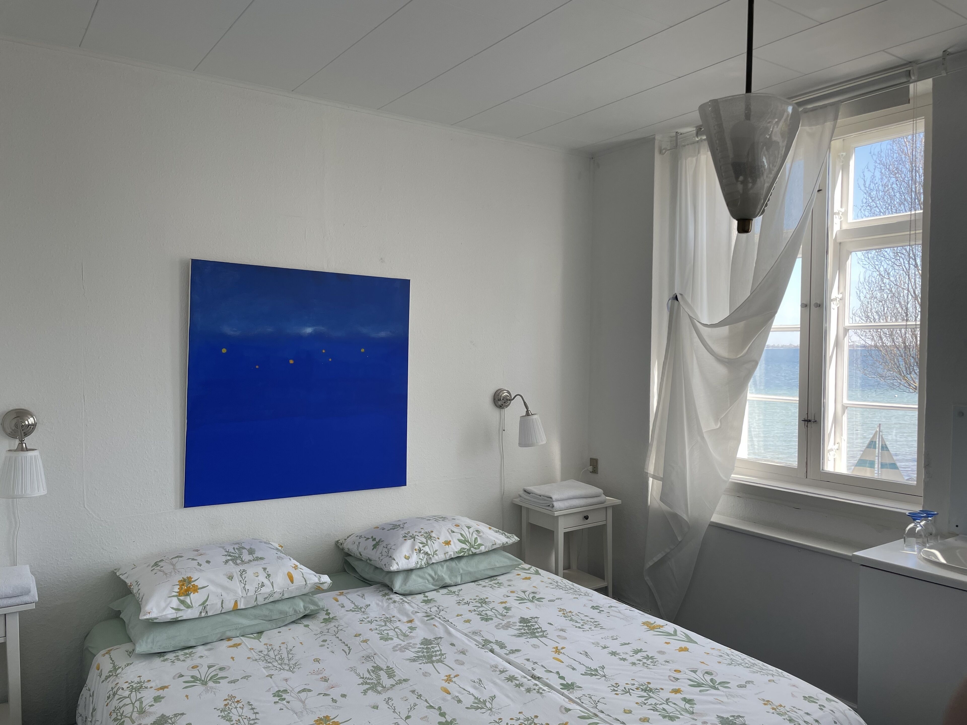 superior double room, shared bathroom | 1 bedroom, individually decorated, individually furnished, desk