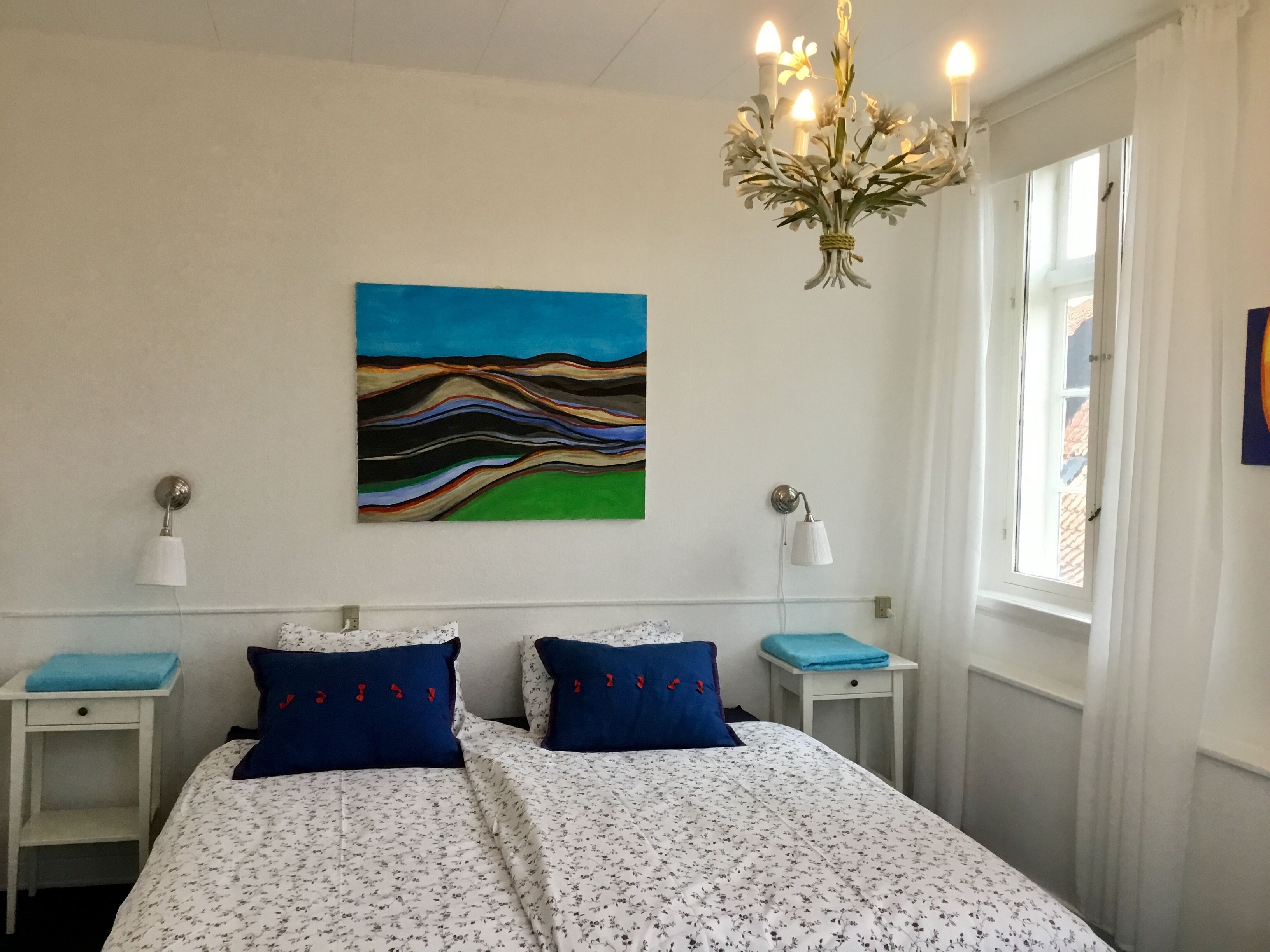 superior double room, shared bathroom | 1 bedroom, individually decorated, individually furnished, desk