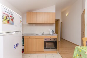 Private kitchen | Fridge, oven, stovetop, electric kettle - Apartments Mira I (Vodice)