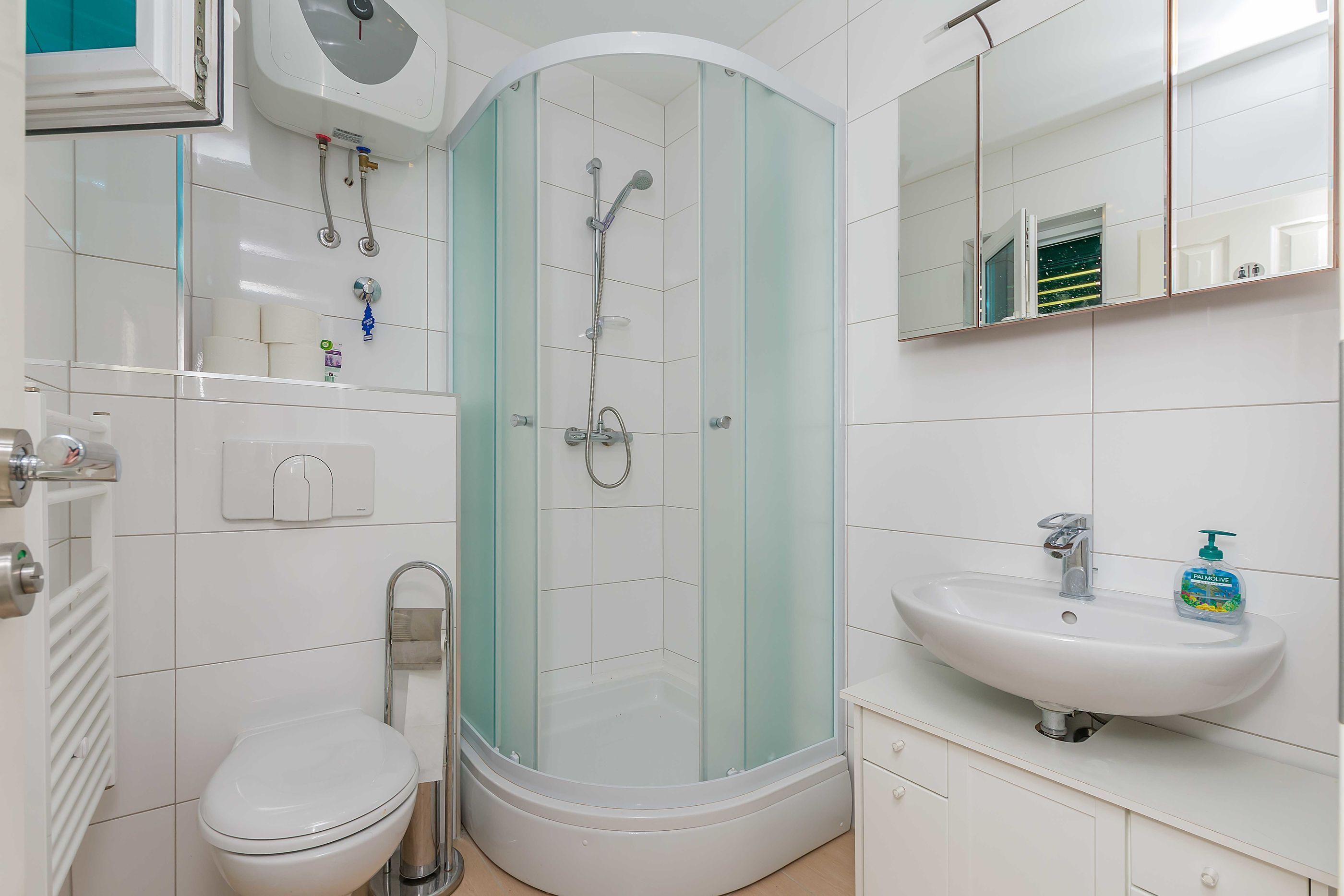 Studio (A3) | Bad | Hårføner