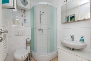Studio (A3) | Bathroom