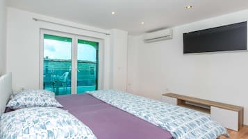 Apartment (A4) | 4 Schlafzimmer, Bügeleisen/Bügelbrett, kostenloses WLAN, Bettwäsche