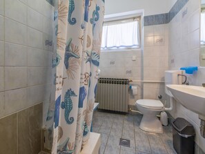 Bathroom | Bathtub