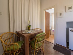 Private kitchen | Fridge, stovetop, coffee/tea maker