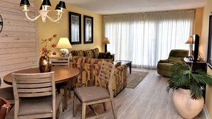 Apartamento, 2 habitaciones | Servicio de comidas en la habitación