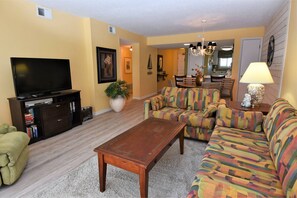 Condo, 2 Bedrooms | Living room