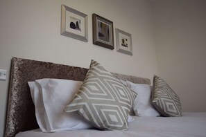 Soundproofing, iron/ironing board, free WiFi, bed sheets - Mowbray (Sunderland)