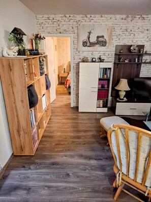 Apartment (A1) | Wohnzimmer | Fernseher