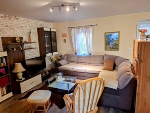 Apartment (A1) | Wohnzimmer | Fernseher