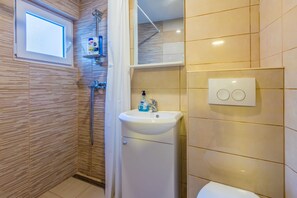 Bathroom | Shower, hair dryer - Apartment Edmond (Crikvenica)