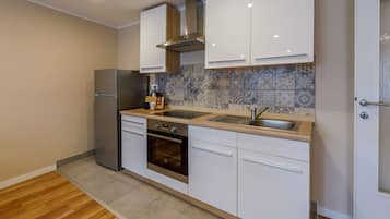 Private kitchen | Fridge, microwave, oven, stovetop