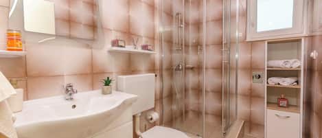 Studio (A1) | Bathroom | Shower