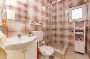 Studio (A1) | Bathroom | Shower