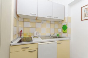 Studio (A1) | Eigene Küche | Kühlschrank, Herdplatte, Wasserkocher, Kochgeschirr/Geschirr/Besteck