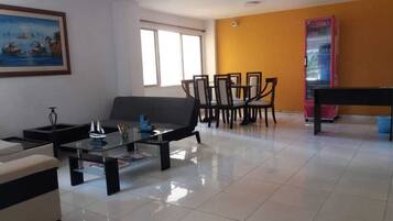 Daily cooked-to-order breakfast for a fee