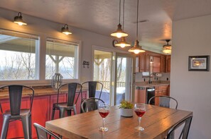 Dining - 5-STAR HOME WITH LONG RANGE VIEW, PAVED TO THE DOOR ACCOMODATES 5 LARGE VEHICLES (Franklin)