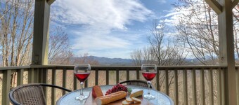 5-STAR HOME WITH LONG RANGE VIEW, PAVED TO THE DOOR ACCOMODATES 5 LARGE VEHICLES