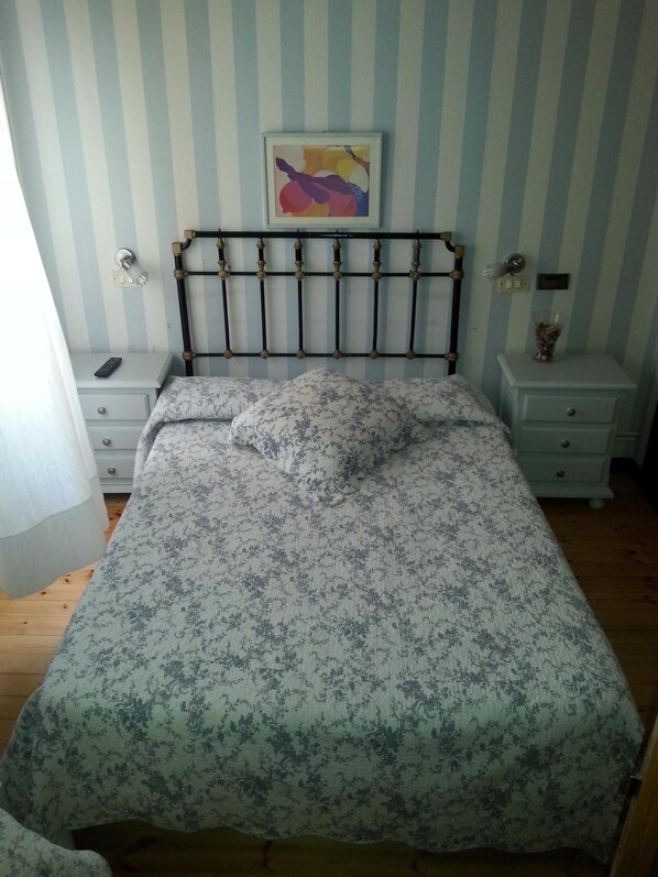 أسرّة أطفال/رضّع وواي فاي مجانًا وملاءات أسرّة