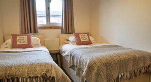 3 chambres, accès au Wi-Fi (inclus), literie fournie