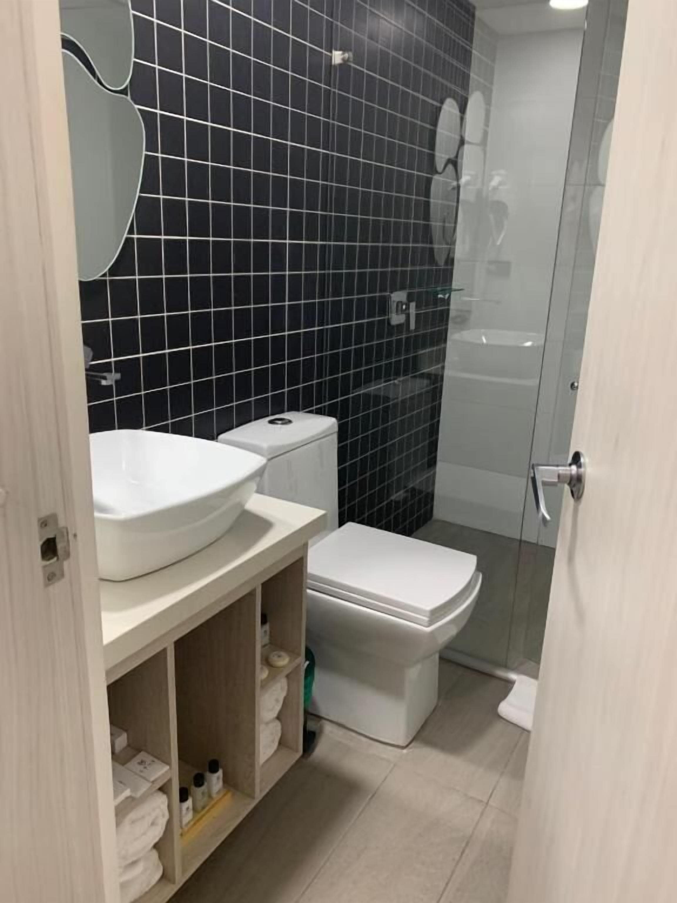 towels, soap, shampoo