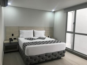 Habitación estándar doble, 1 cama de matrimonio | Minibar y wifi gratis