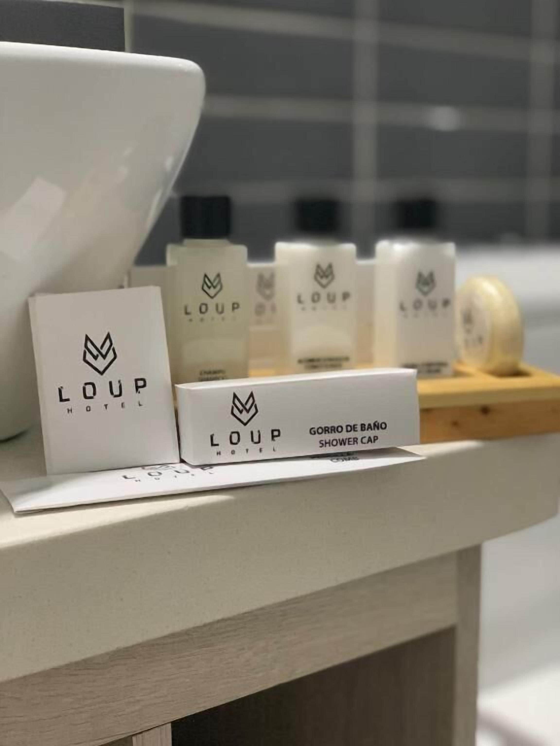 towels, soap, shampoo