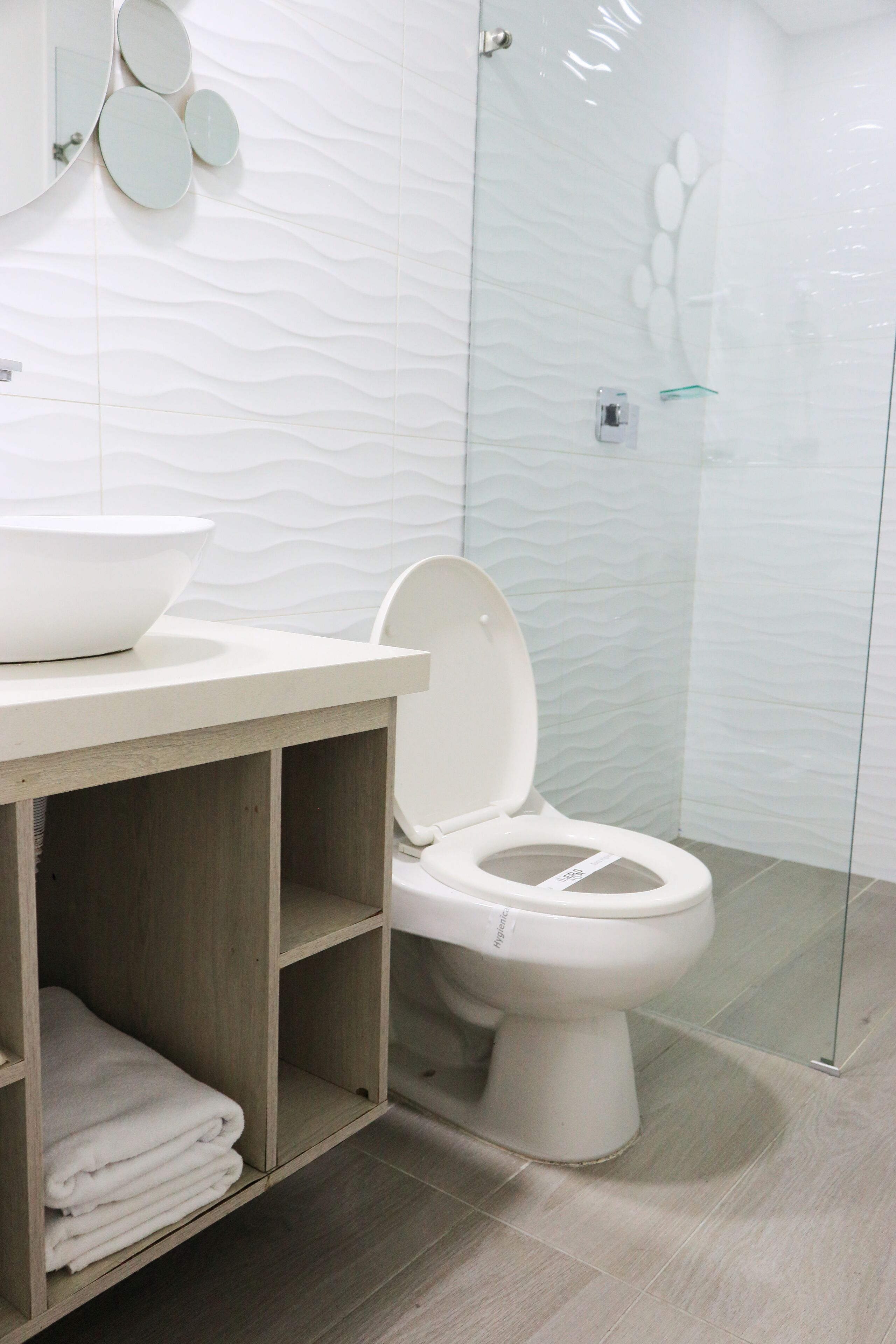 standard double room, 2 double beds | bathroom | towels, soap, shampoo