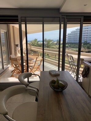 تناول الطعام