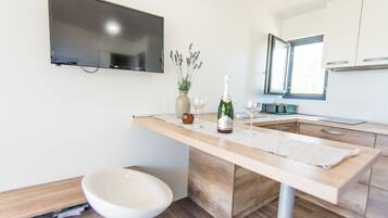 House | Private kitchen | Fridge, microwave, stovetop, cookware/dishes/utensils