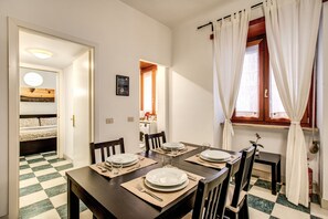 Dining - Popolo accommodation - Lovely central Rome apartment (Roma)