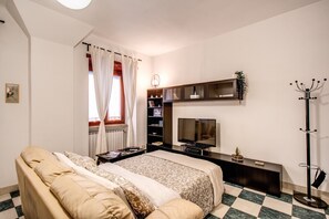 1 bedroom, iron/ironing board, free WiFi, bed sheets - Popolo accommodation - Lovely central Rome apartment (Roma)