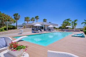 Outdoor pool - Anthea, elegant villa with pool and soccer field in Marina di Ragusa (Marina di Ragusa)